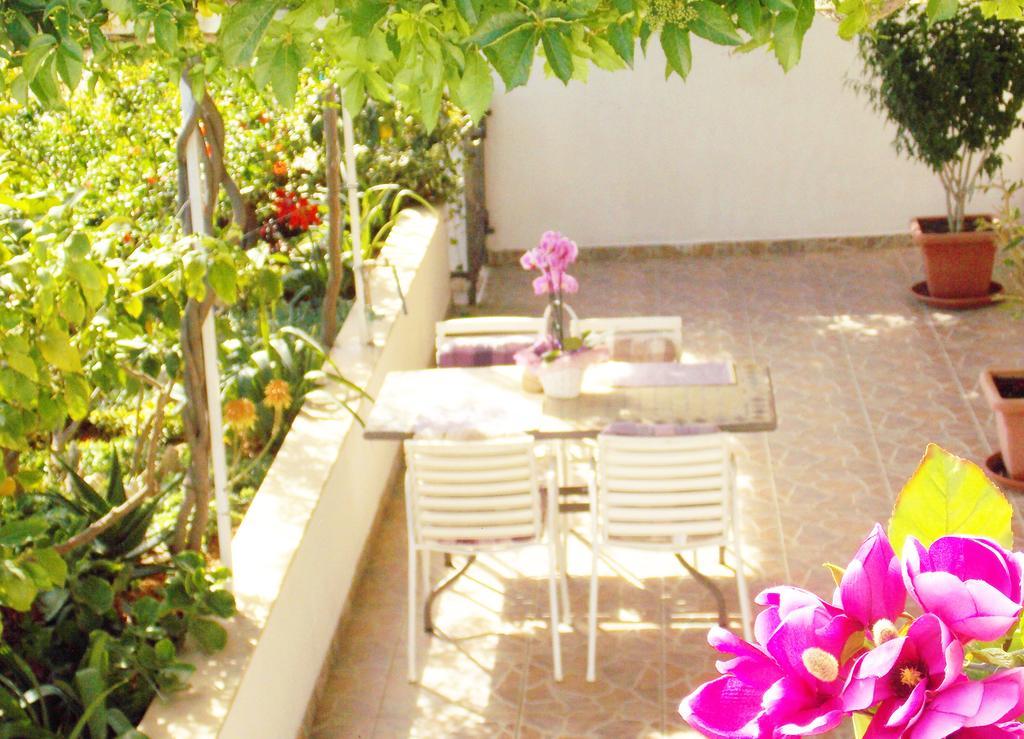 Apartmani Niki Hvar Хвар Экстерьер фото